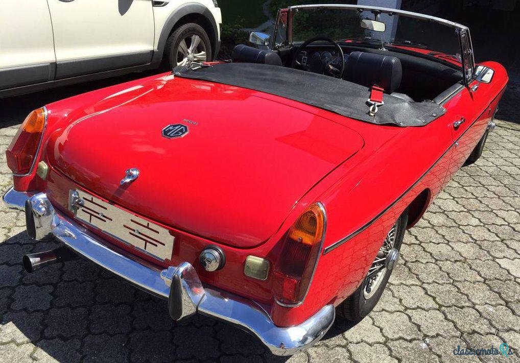1972' MG MG B photo #2
