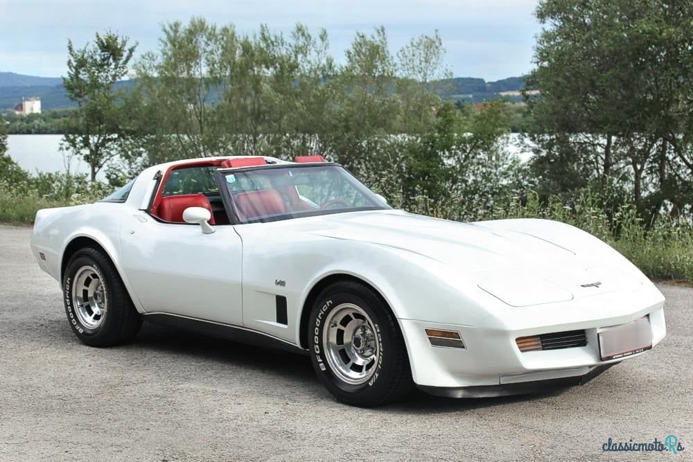 1980' Chevrolet Corvette photo #3