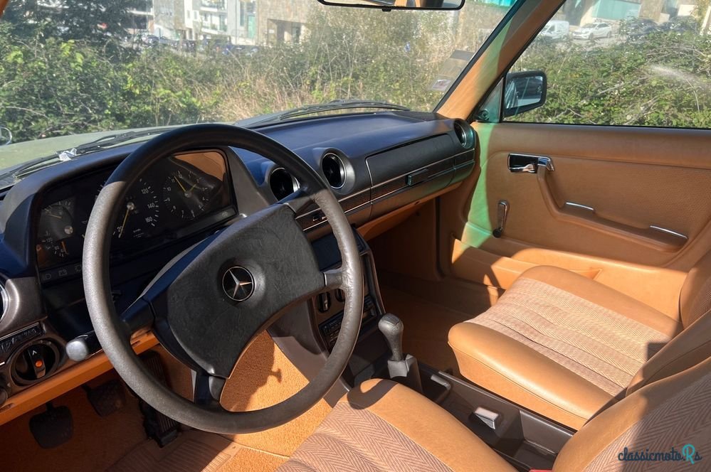 1980' Mercedes-Benz 200 D photo #2