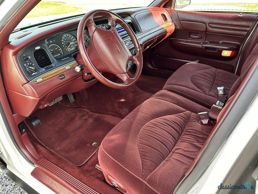 1995' Ford Crown Victoria photo #4