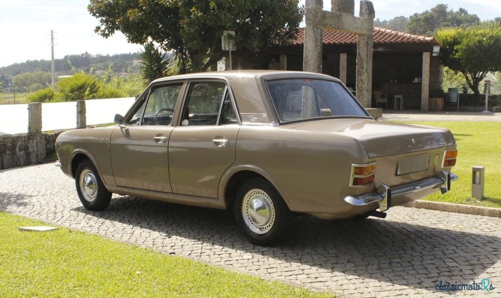 1969' Ford Cortina photo #3