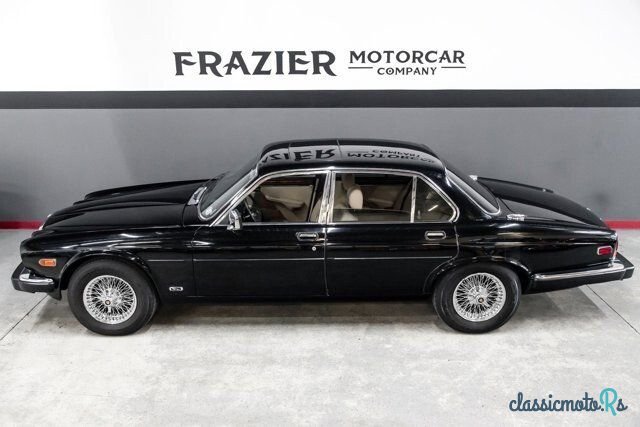 1985' Jaguar XJ Vanden Plas photo #4