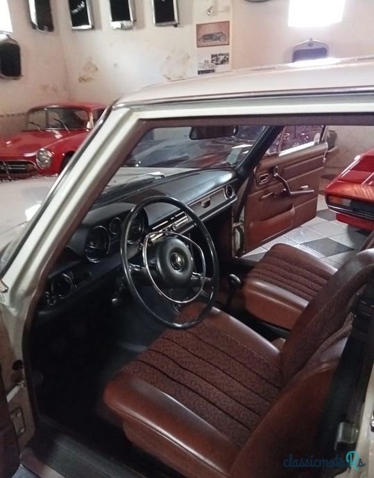 1973' Mercedes-Benz 220 photo #3