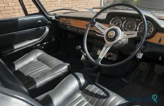1965' Alfa Romeo Sprint 2600 photo #4