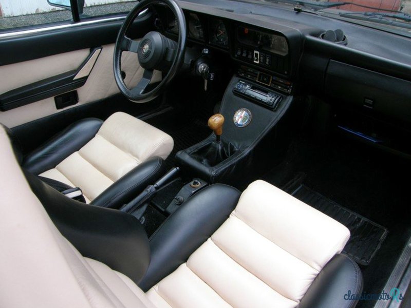 1984' Alfa Romeo Gtv photo #2