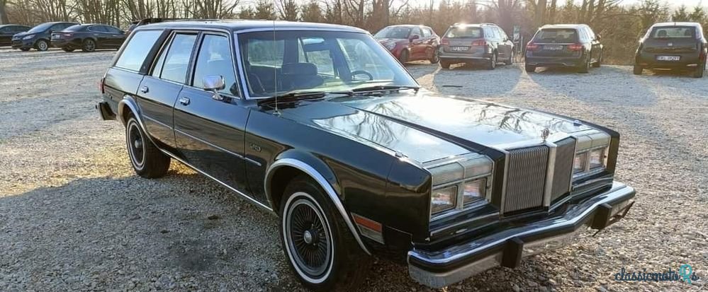 1980' Chrysler Town & Country photo #3