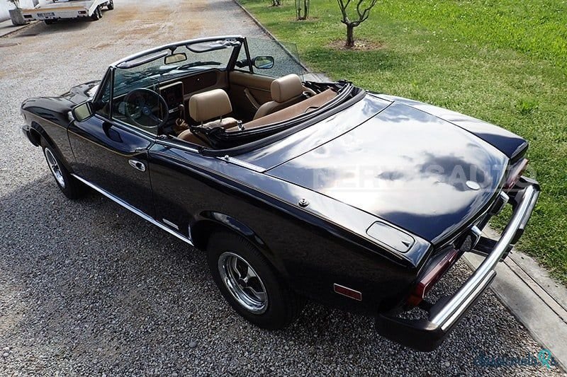 1983' Fiat 124 Spider Pininfarina photo #2