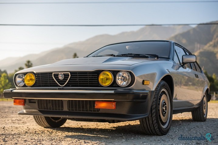 1982' Alfa Romeo GTV photo #1
