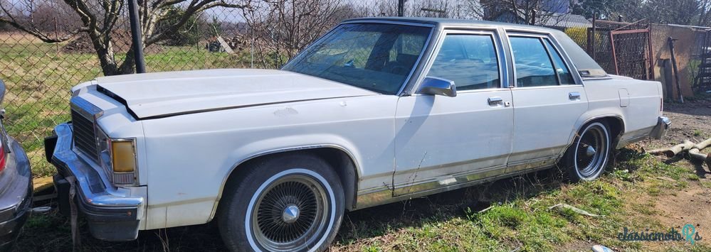 1979' Ford Crown photo #2