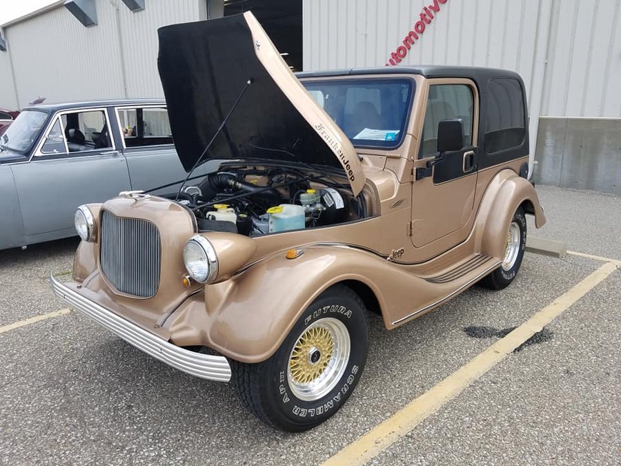 Jeep Wrangler Gets Classic Car Makeover, Stands Out Like a Sore Thumb