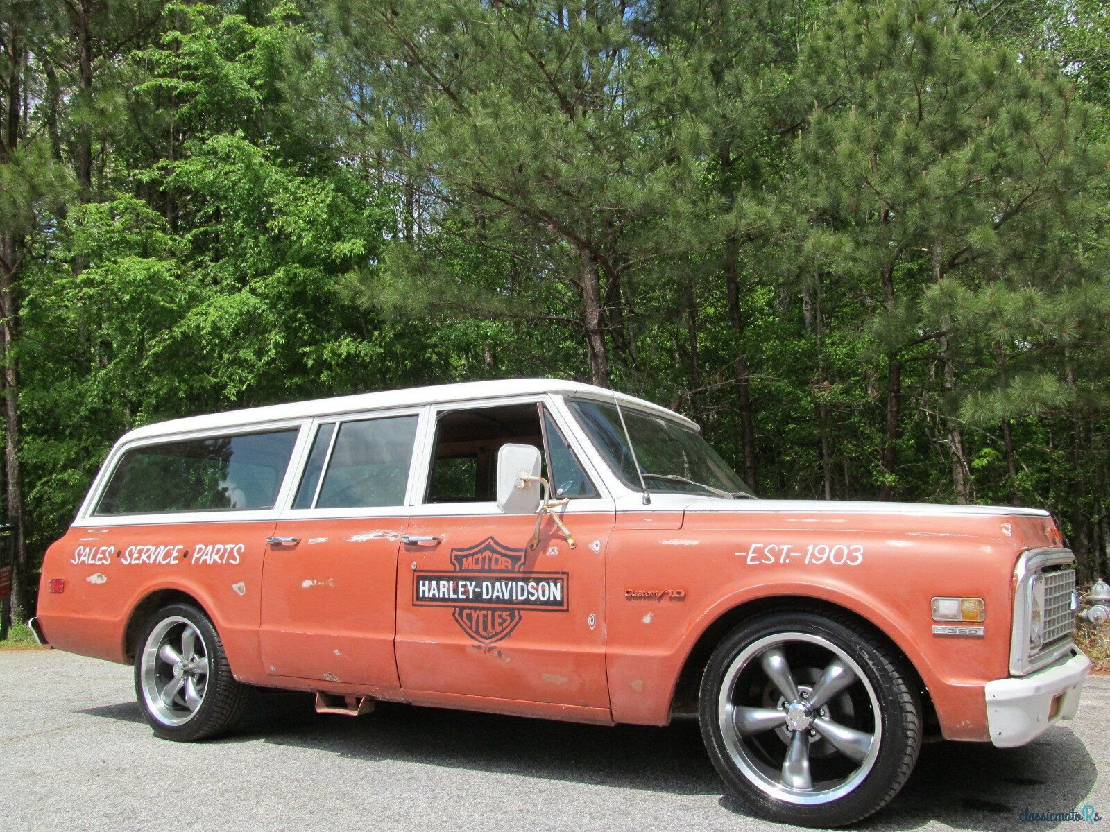 1972' Chevrolet Suburban photo #2
