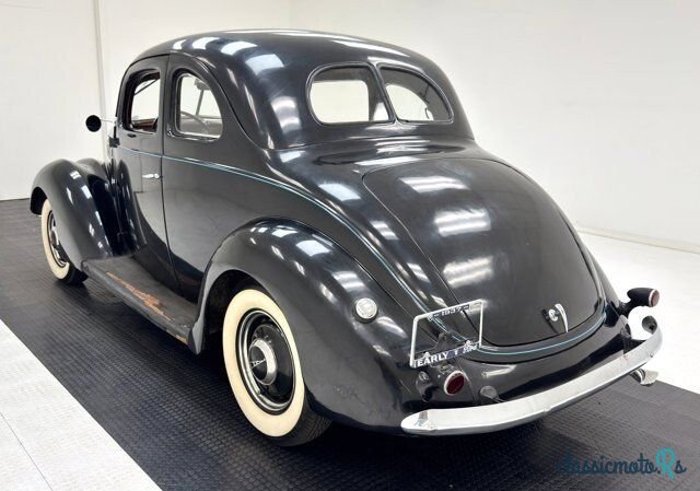 1937' Ford Deluxe photo #3