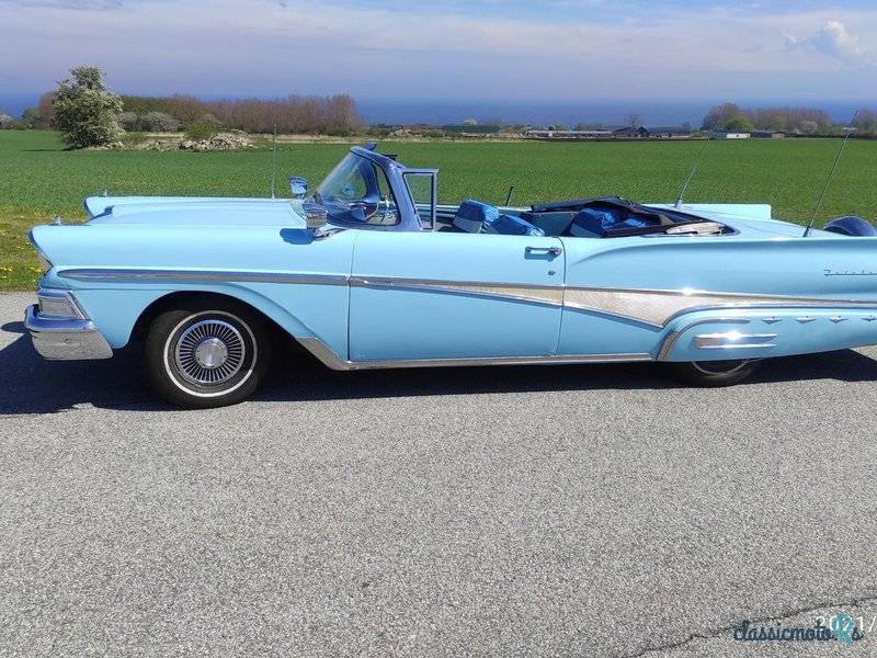 1958' Ford Sunliner conv photo #1