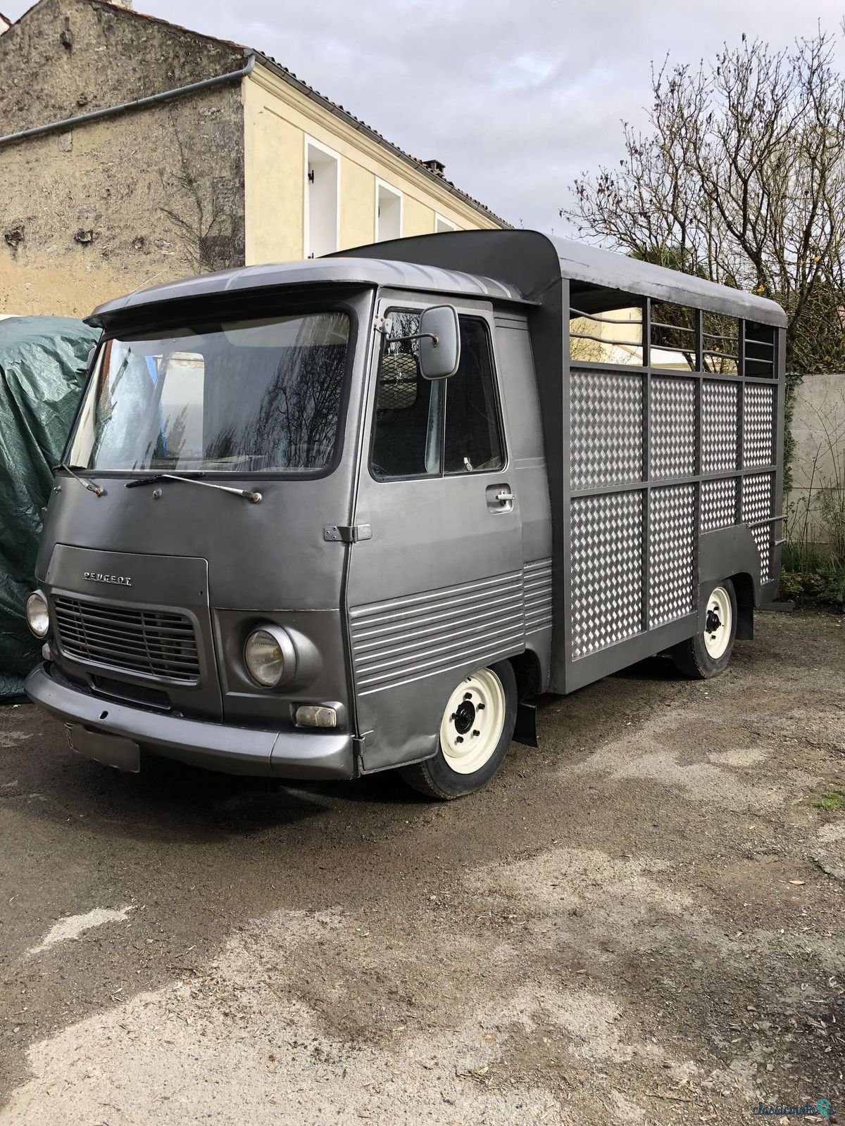 1974' Peugeot J7 photo #1