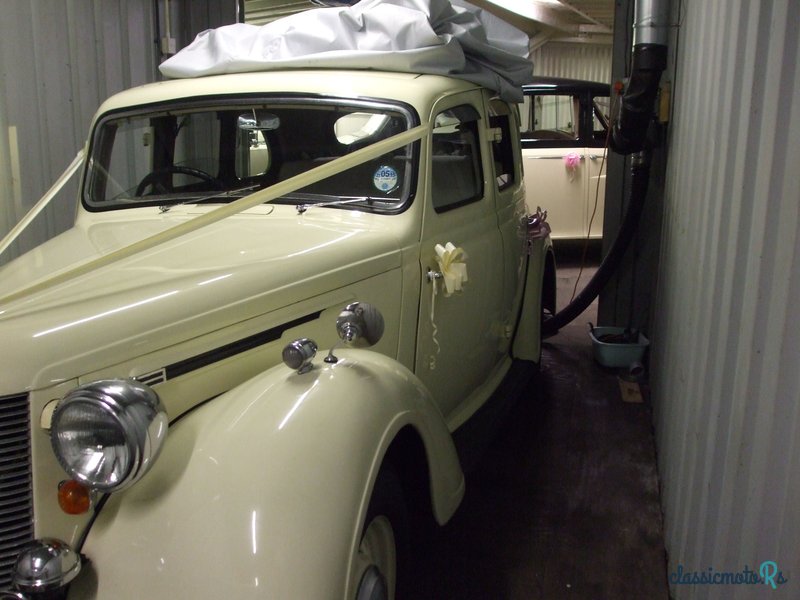 1948' Austin Saloon photo #3