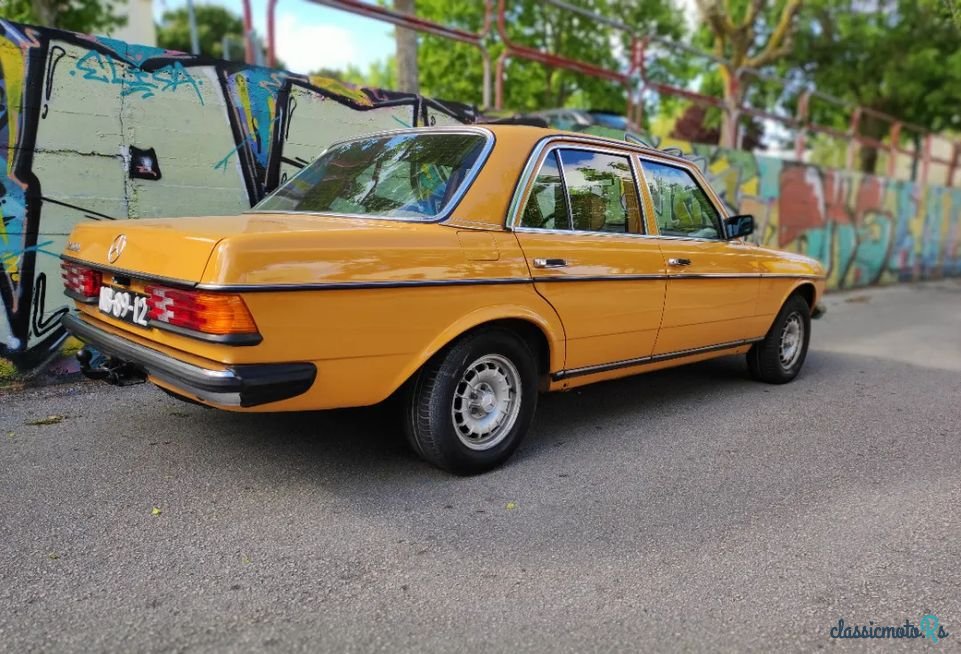 1980' Mercedes-Benz 240 photo #3