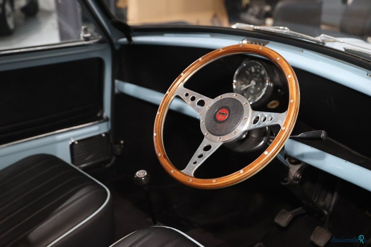 1975' Morris Minor Van photo #6