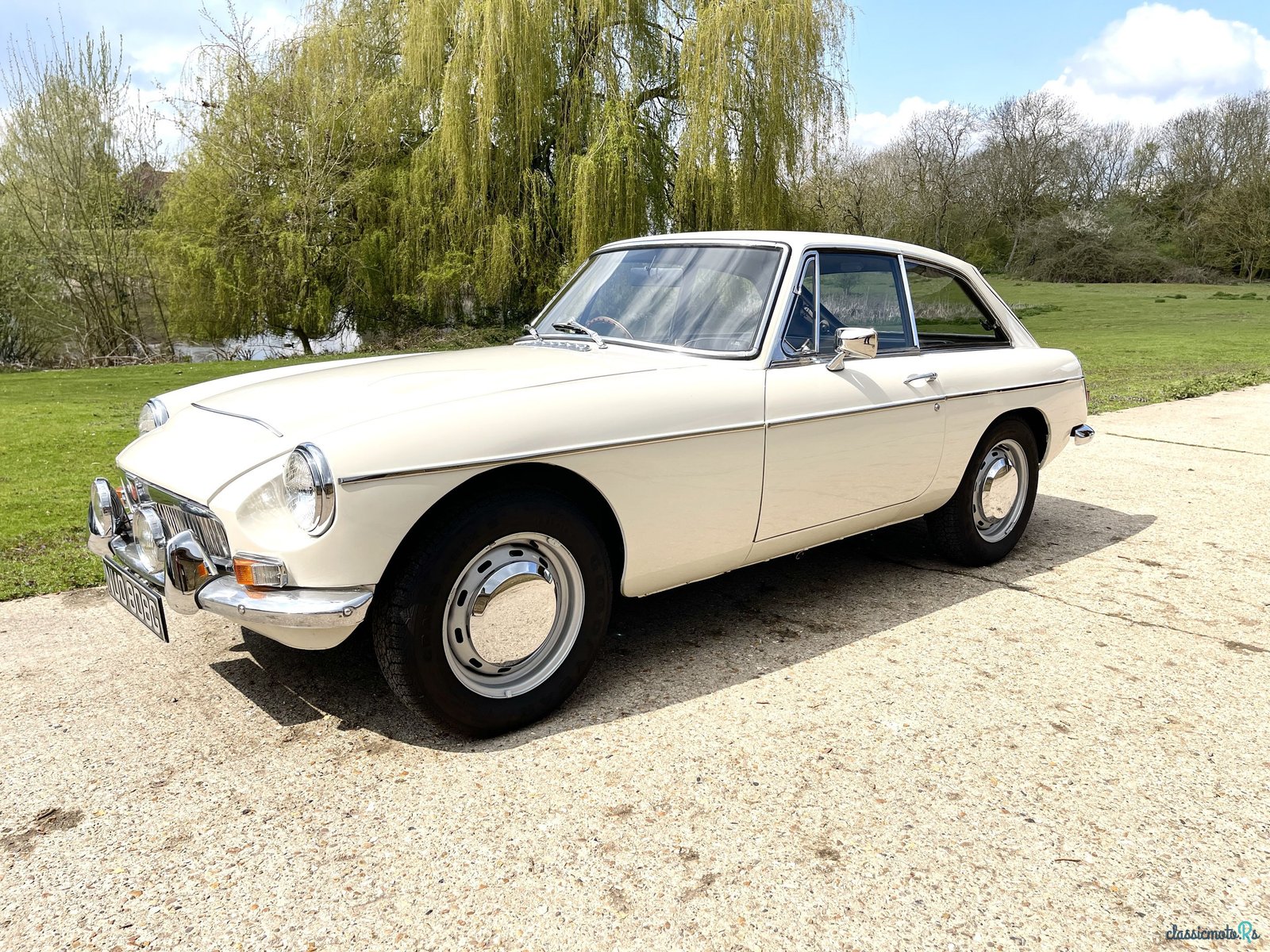 1968' MG MGC photo #1
