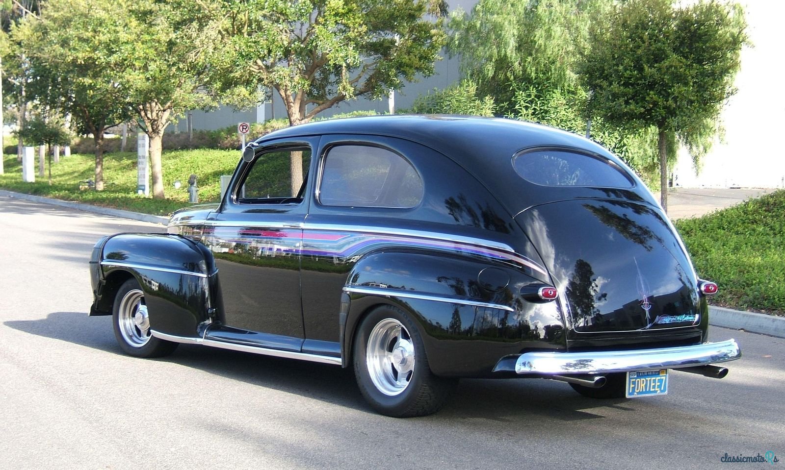 1947' Ford Deluxe photo #1