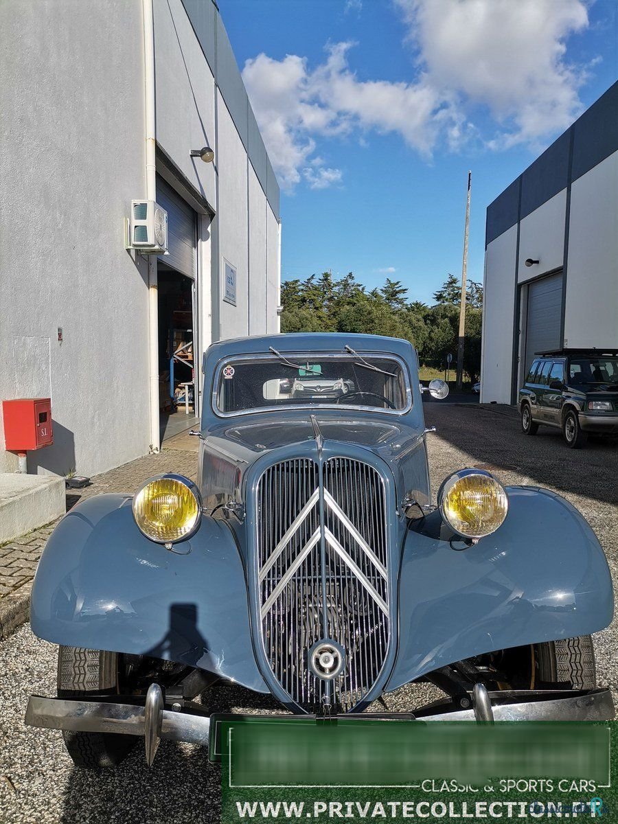 1946' Citroen Traction Avant photo #2