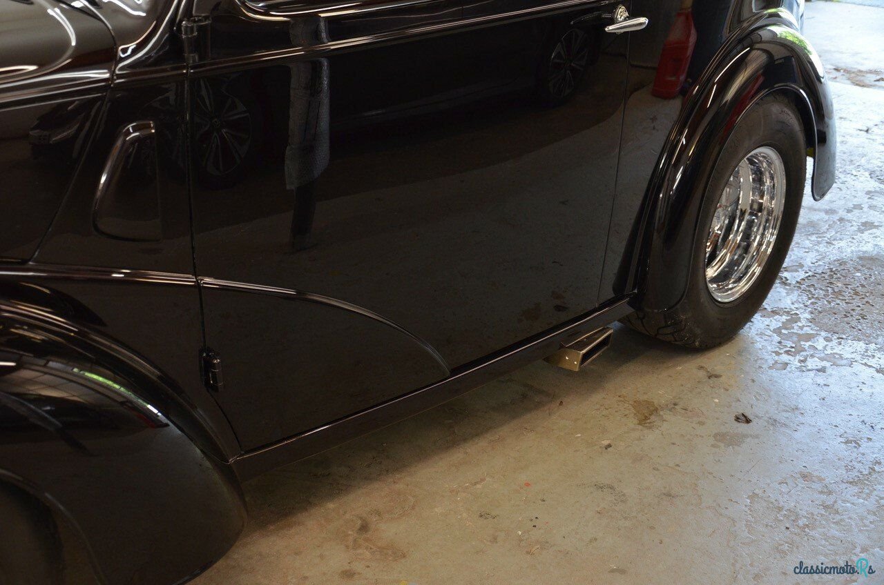 1949' Ford Anglia photo #3