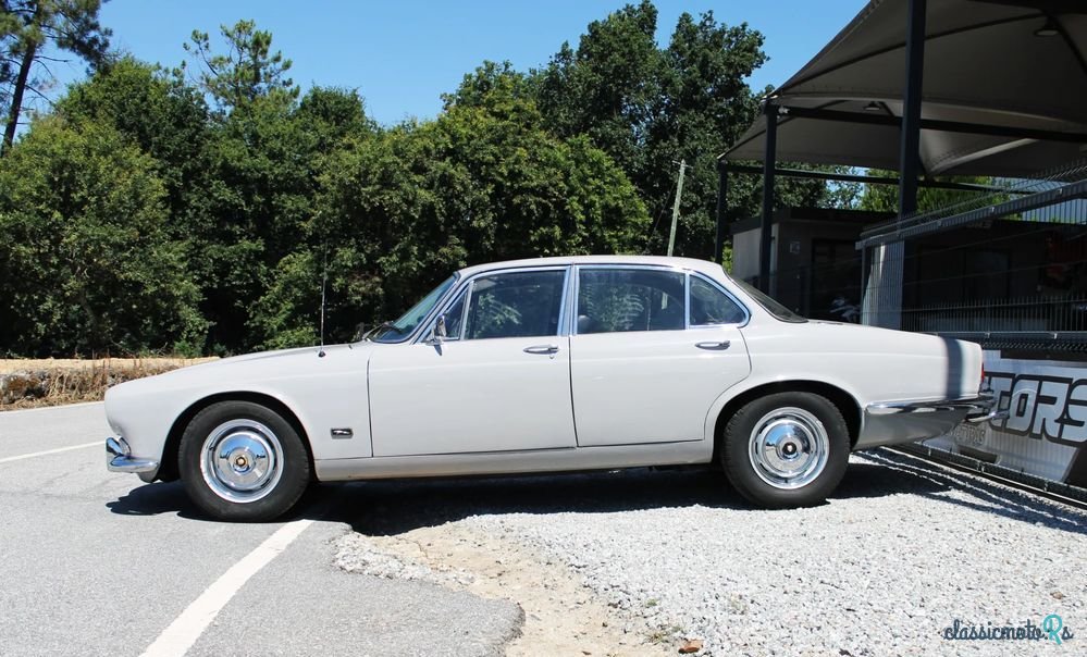1980' Jaguar XJ photo #5