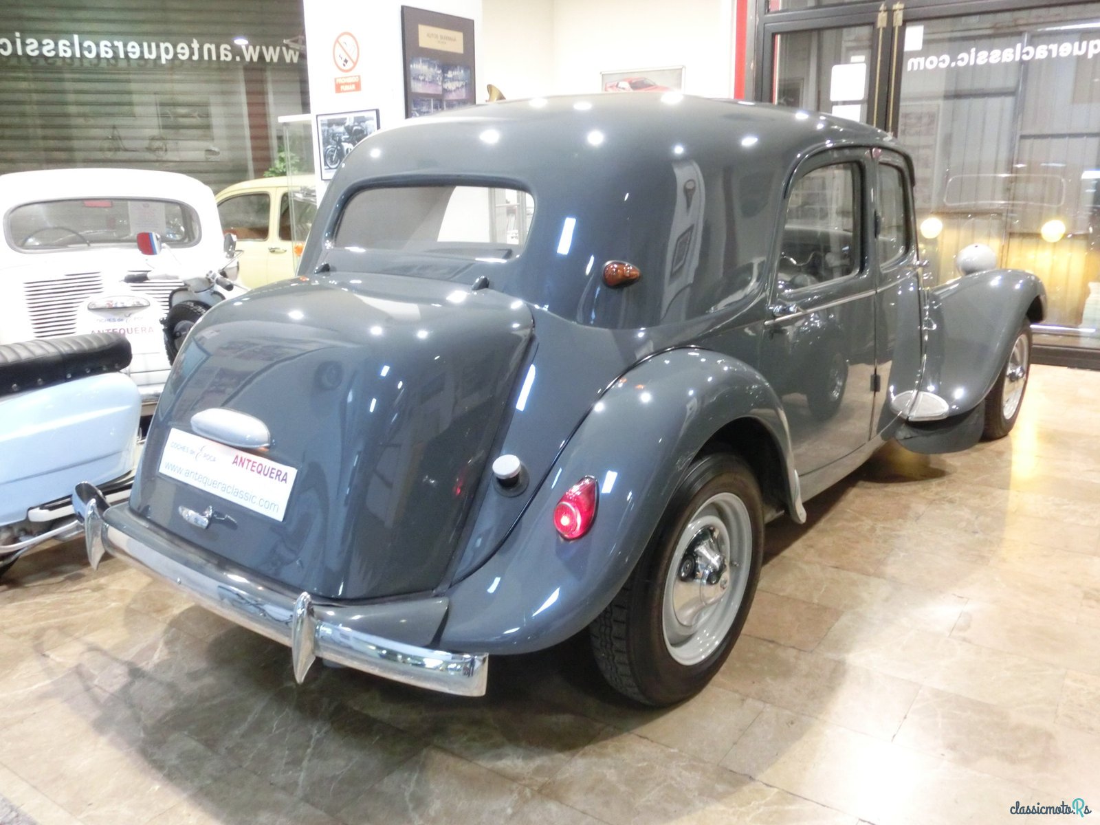 1954' Citroen Traction Avant 11 B photo #2