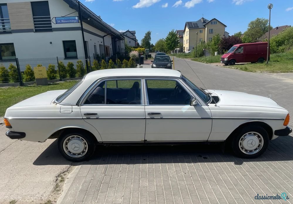 1979' Mercedes-Benz W123 photo #4