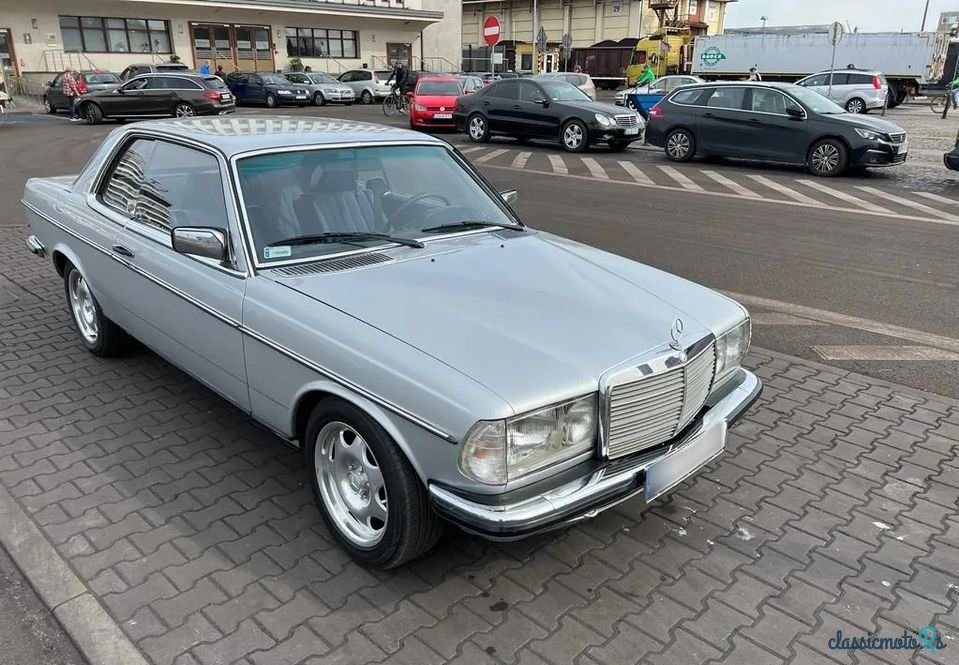 1977' Mercedes-Benz W123 photo #2