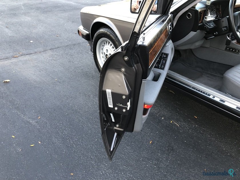 1990' Jaguar XJ photo #4