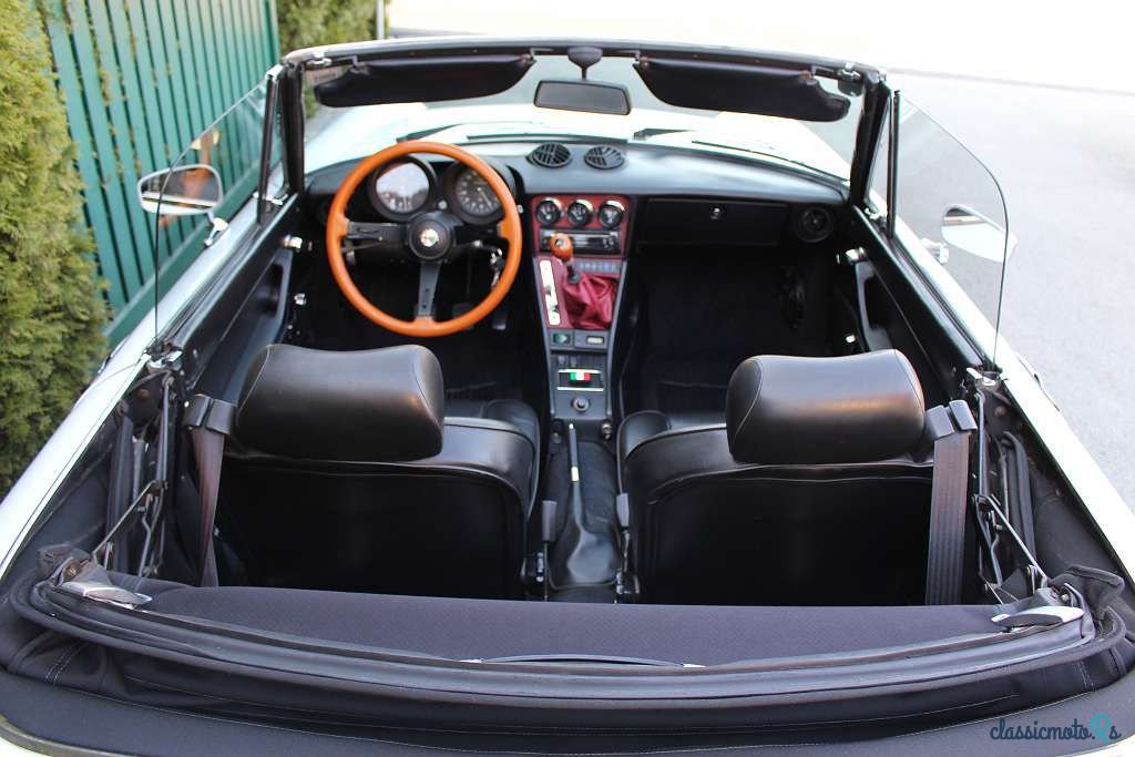 1985' Alfa Romeo Spider photo #4