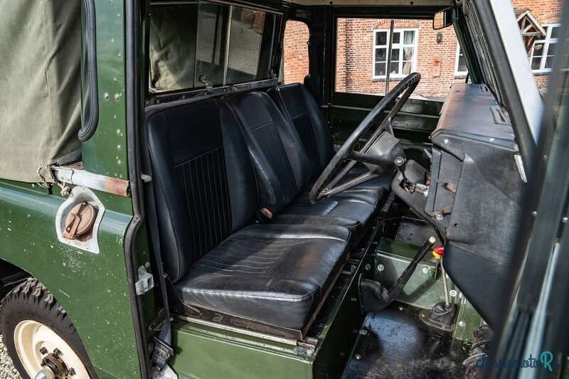 1983' Land Rover Series III photo #2