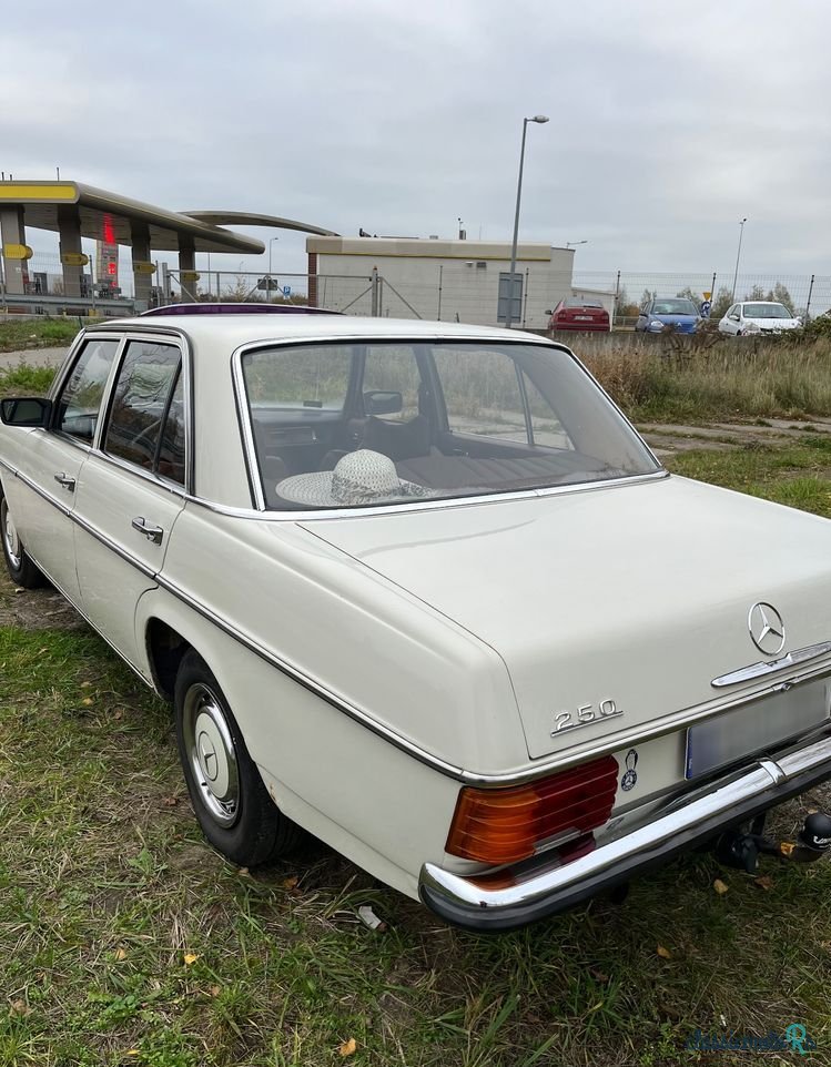 1974' Mercedes-Benz W123 photo #3
