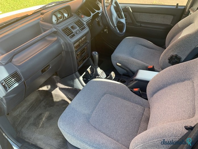 1992' Mitsubishi Pajero photo #4