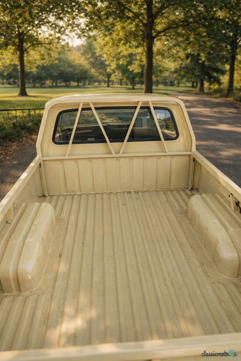 1984' Toyota Hilux photo #5