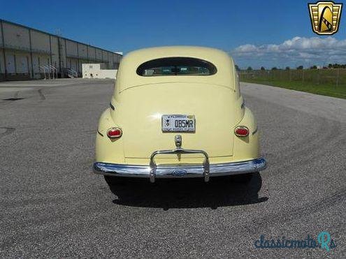 1942' Ford Deluxe Tudor Deluxe photo #1