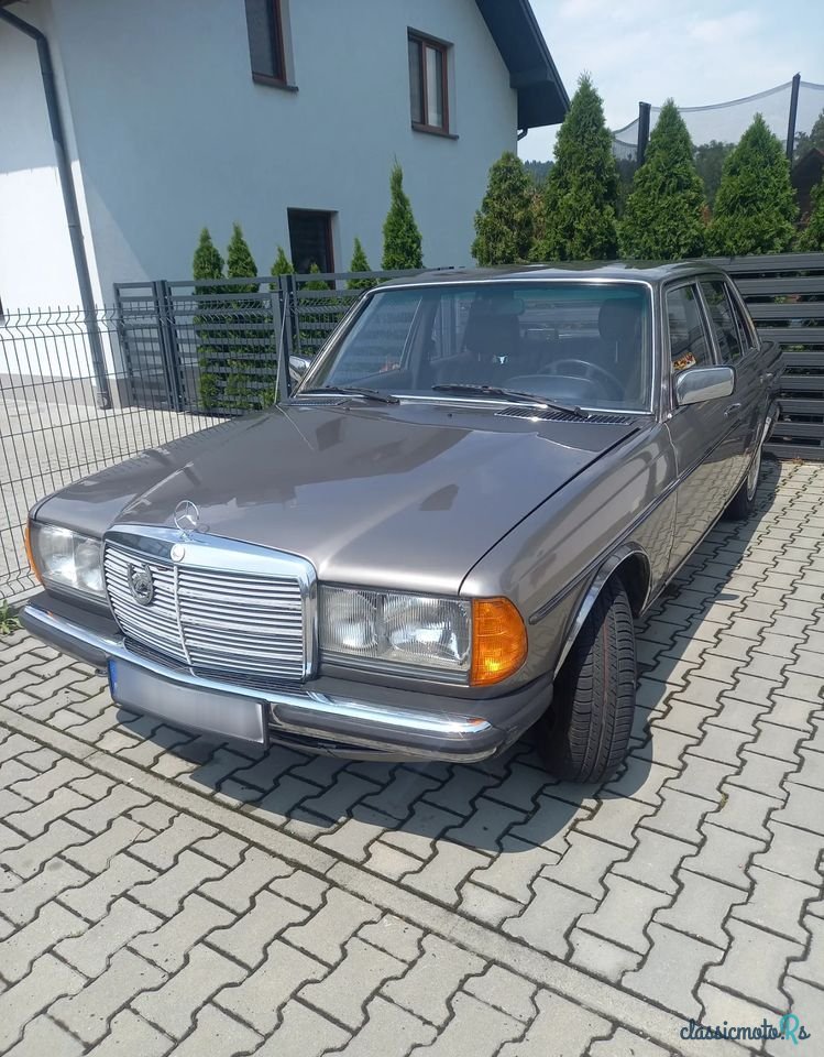1979' Mercedes-Benz W123 photo #5