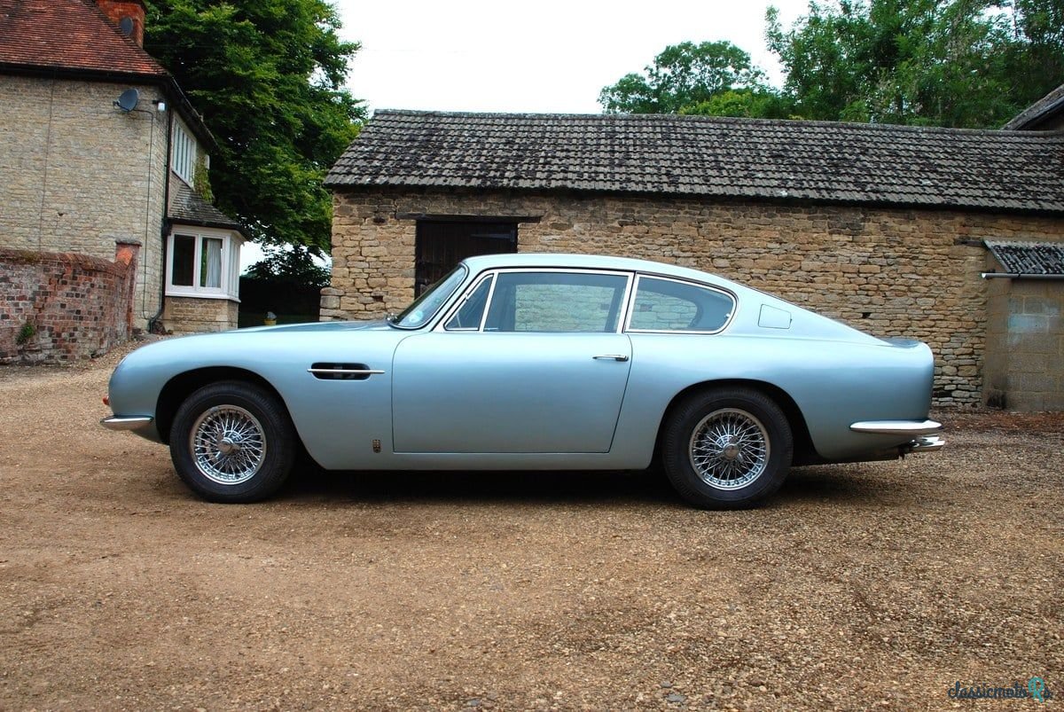1969' Aston Martin DB6 photo #2
