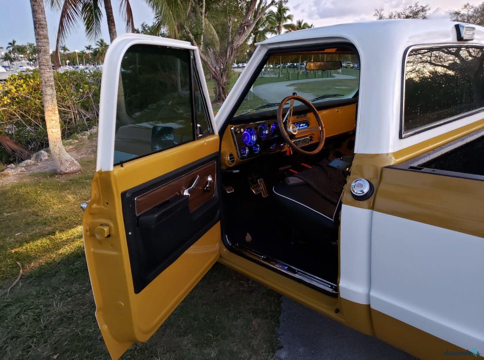 1972' Chevrolet C/K Truck photo #1