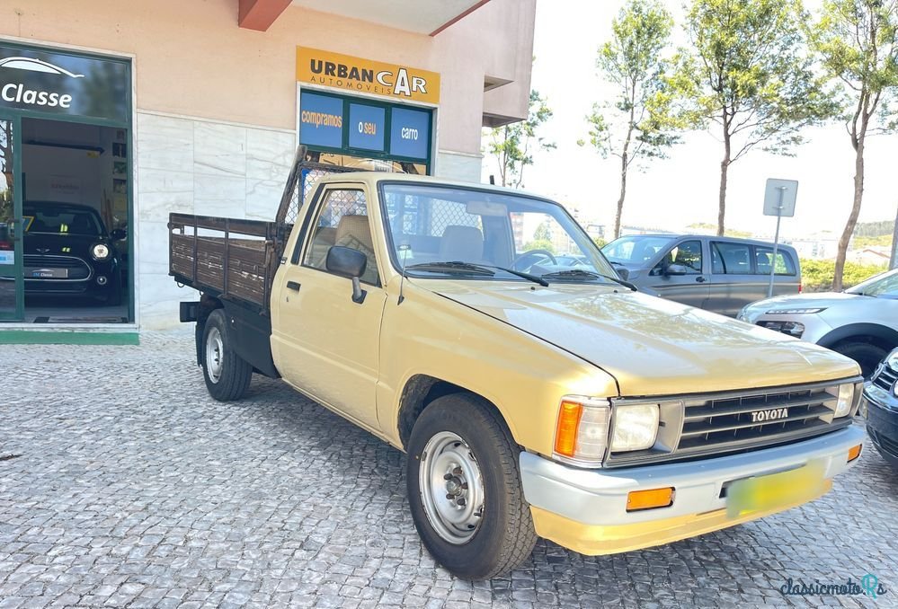 1988' Toyota Hilux photo #1