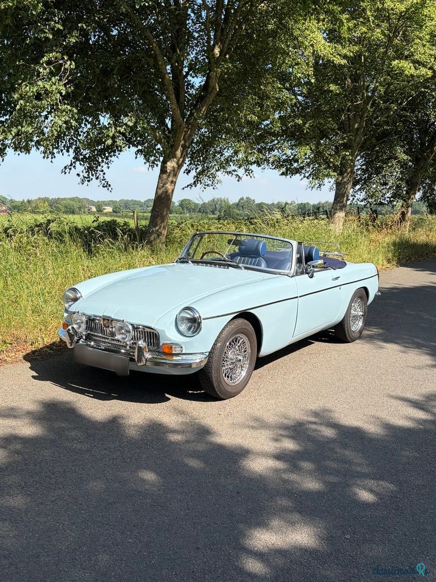 1970' MG MGB photo #5