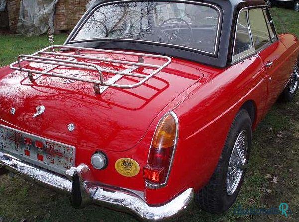 1970' MG MGB photo #1