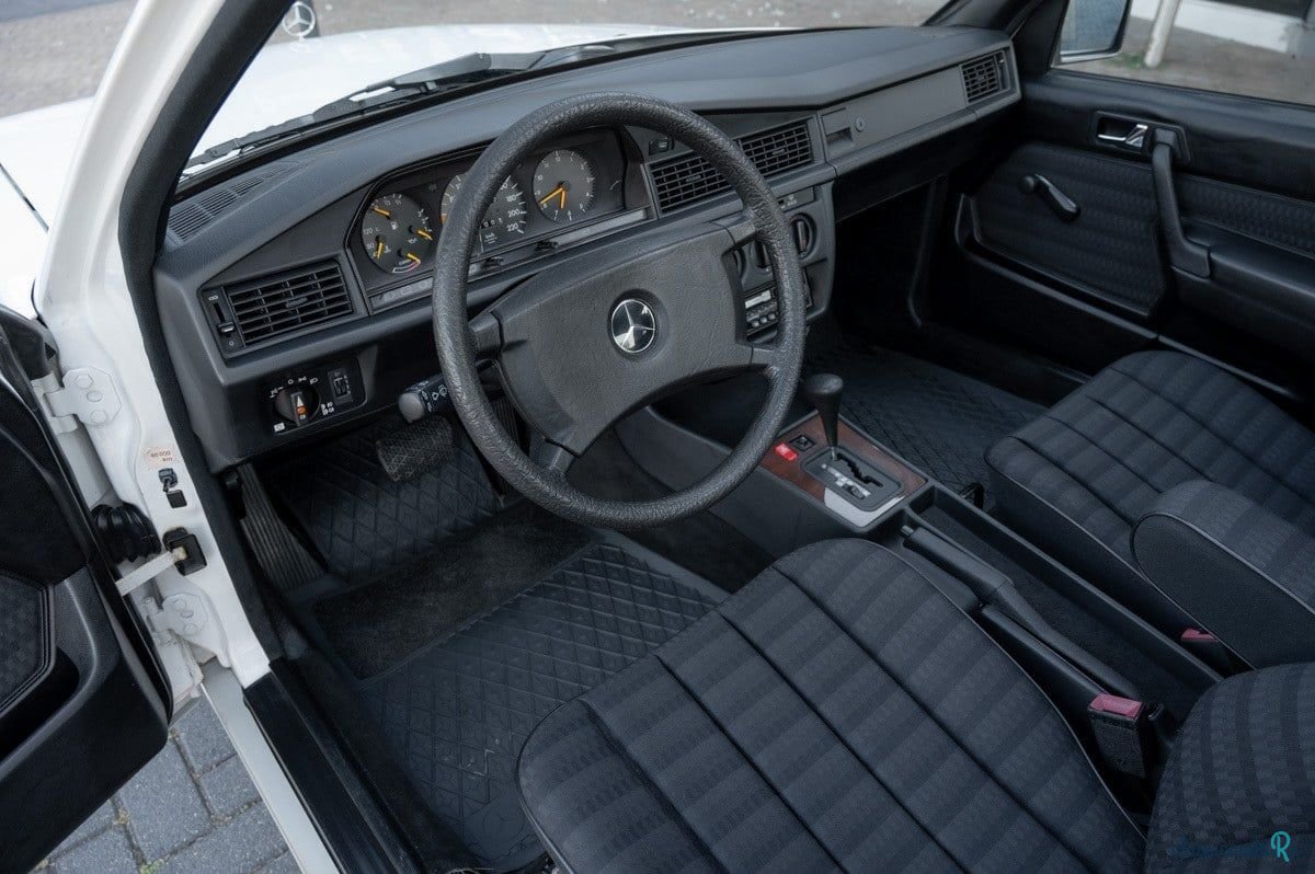 1989' Mercedes-Benz 190 photo #3