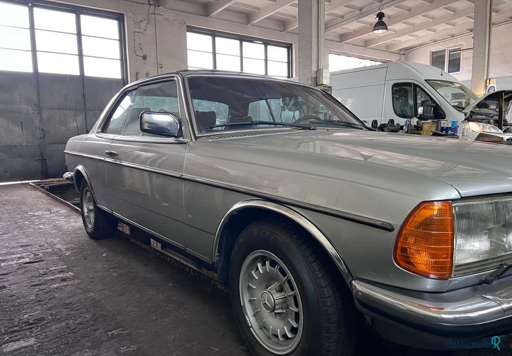 1977' Mercedes-Benz 280 photo #4