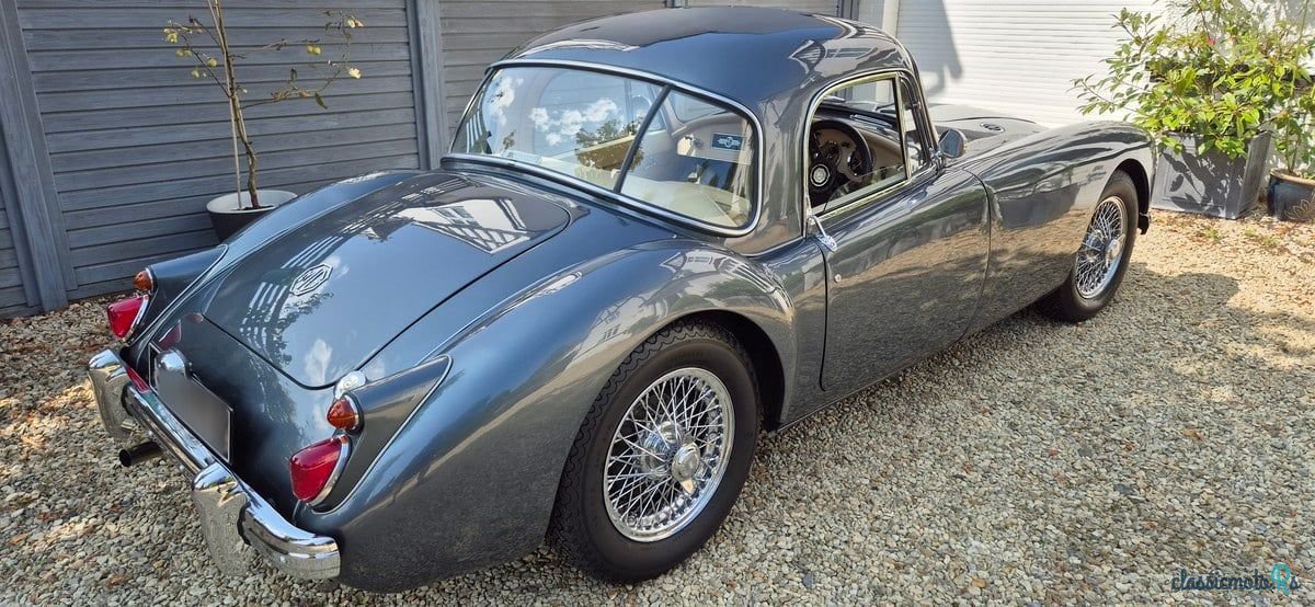 1957' MG MGA photo #2