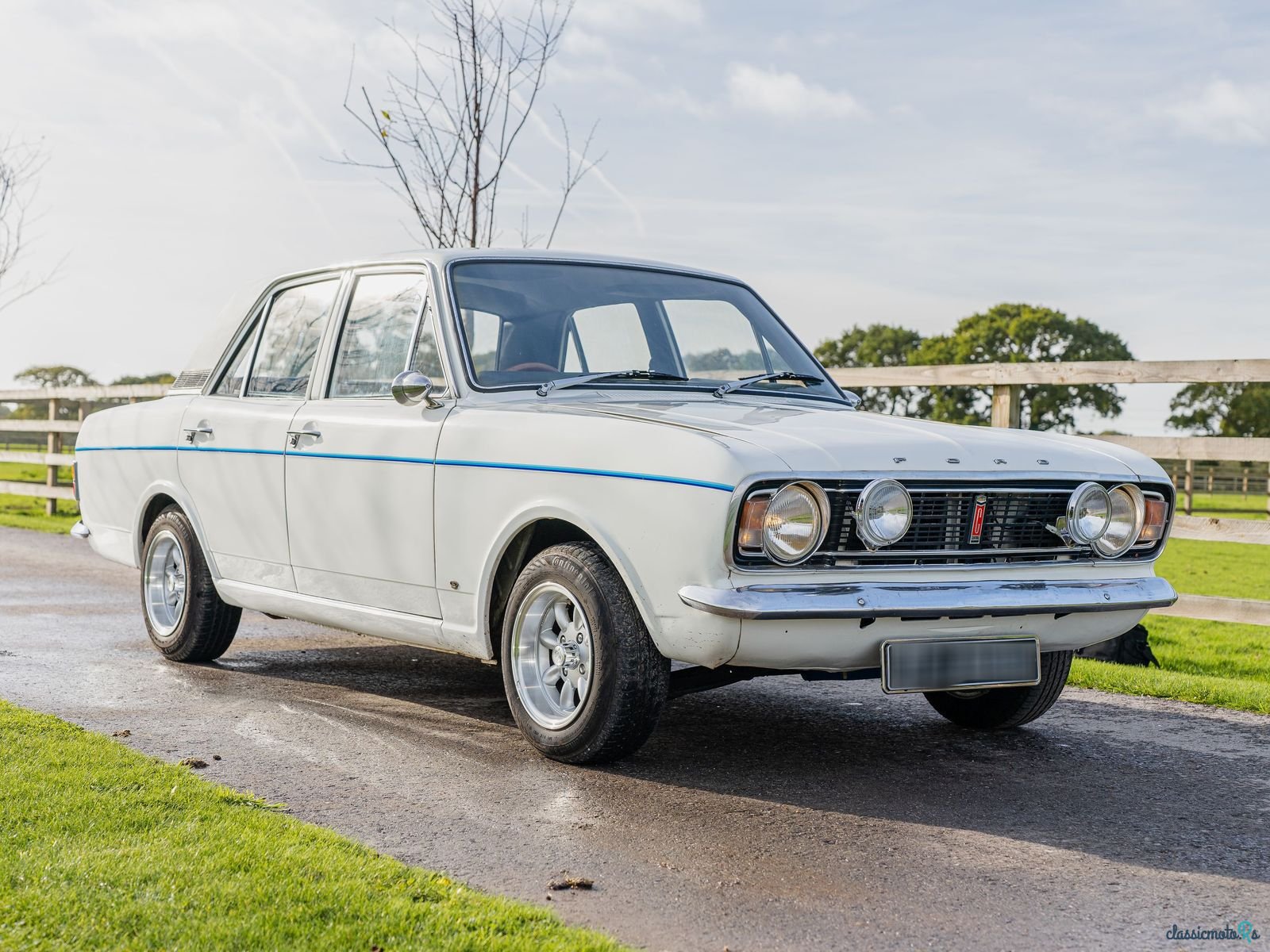 1969' Ford Cortina photo #5