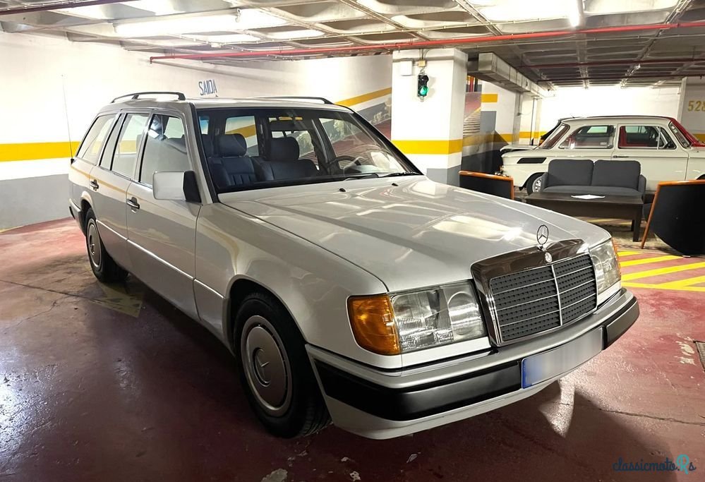 1990' Mercedes-Benz 230 photo #4