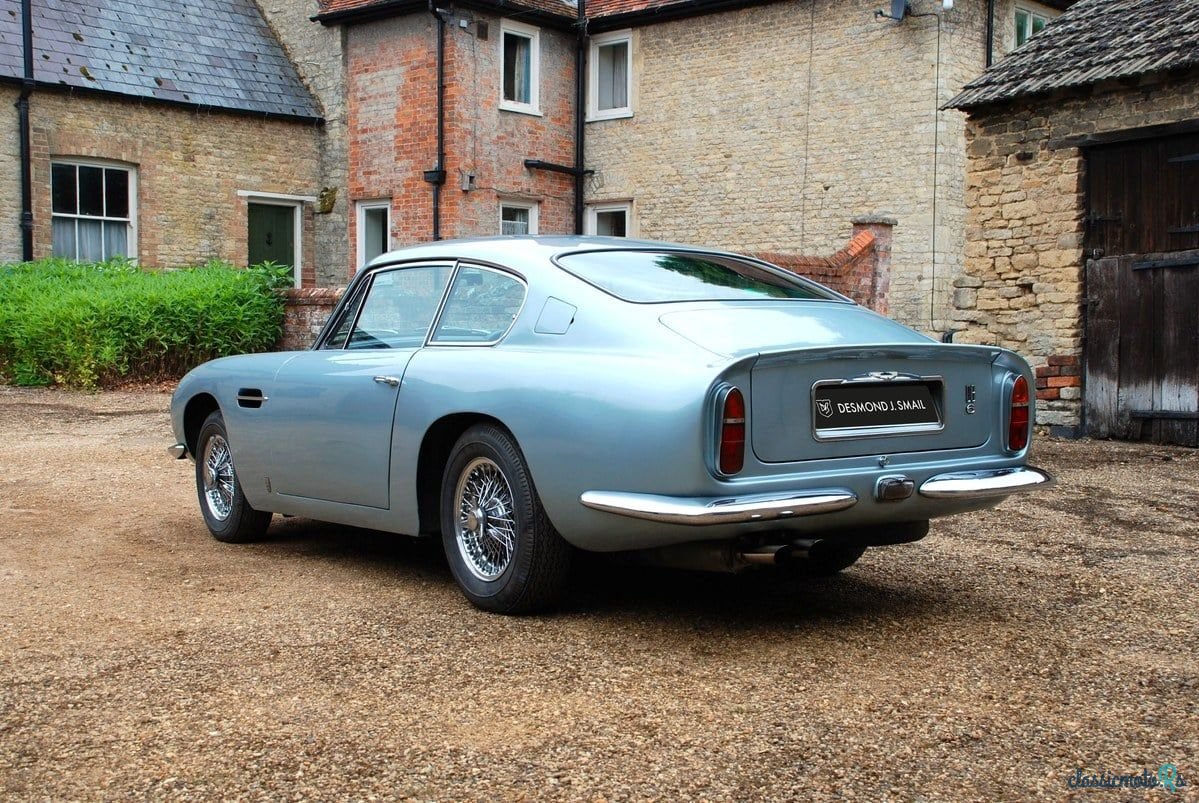1969' Aston Martin DB6 photo #3