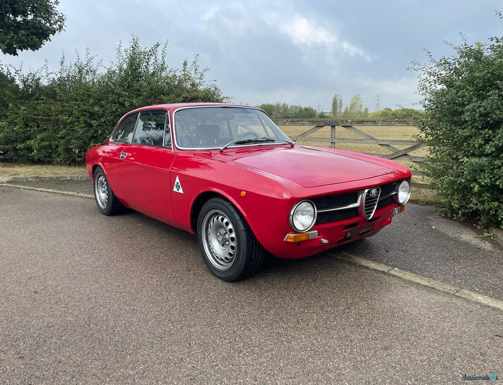 1975' Alfa Romeo GT photo #1