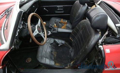 1973' MG B Convertible photo #4